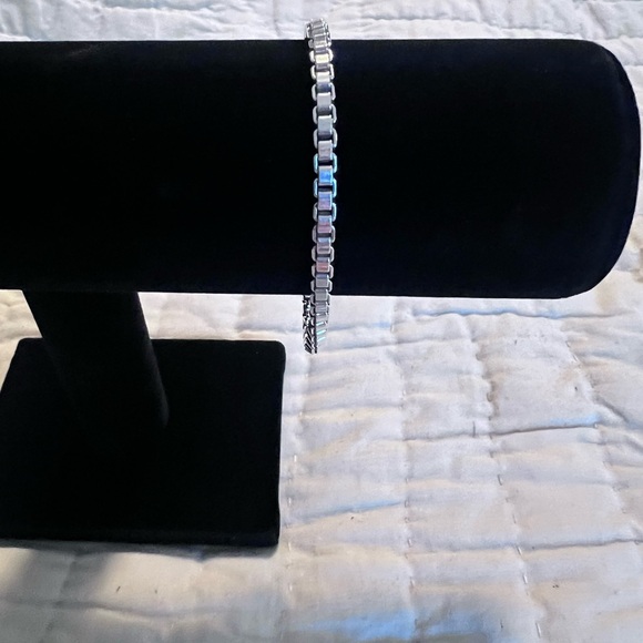 TIFFANY & CO. LARGE 8 INCH VENETIAN LINK STERLING SILVER BRACELET - Picture 4 of 7